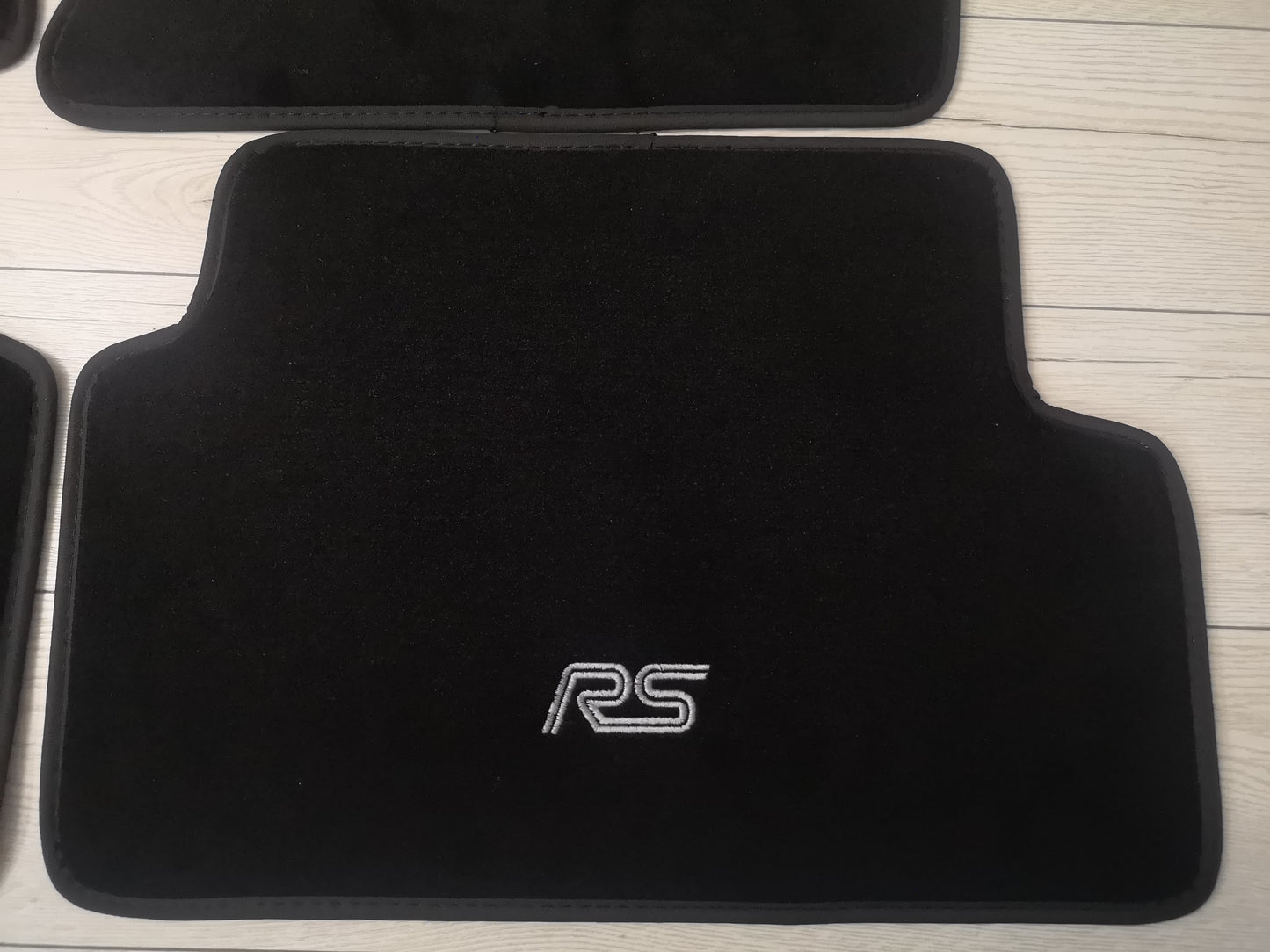 Tappetini Ford focus RS MK1 1998-2005 velluto premium nero logo RS bianco bordo nero