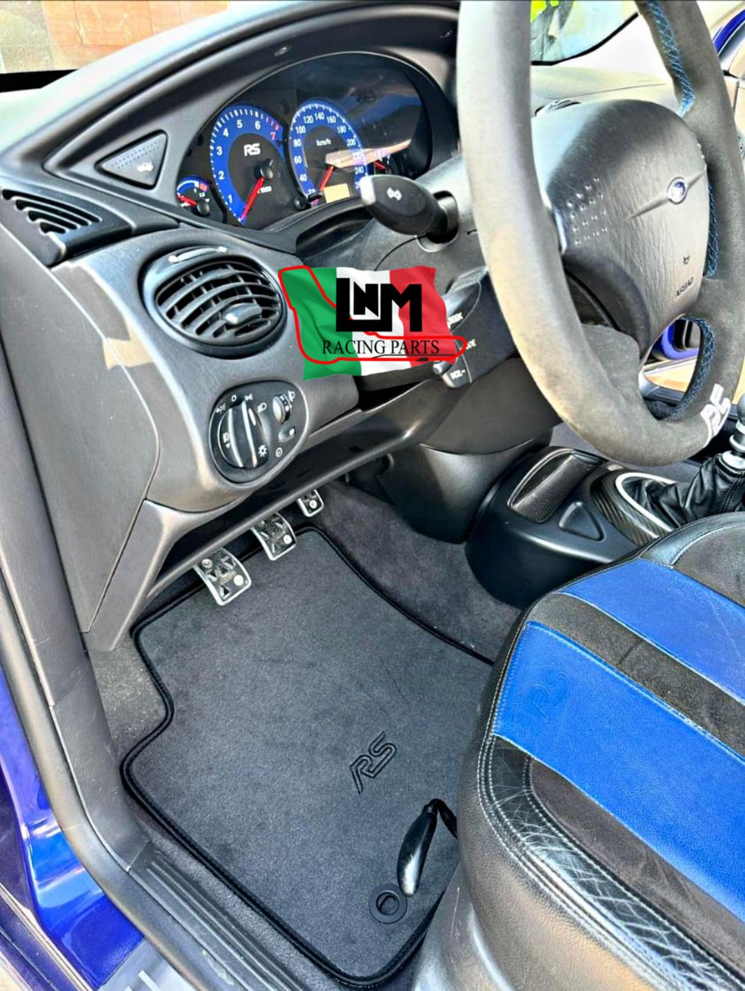 Tappetini simil originali Ford focus RS MK1 1998-2005 velluto premium nero  + logo RS personalizzato nero riproduzione originali